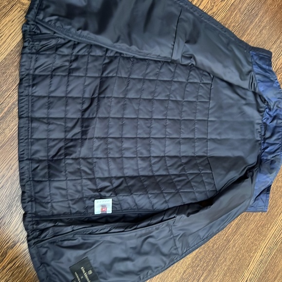 Allen Edmonds Men’s Lightweight Quilted Insulated Vest - Picture 5 of 6